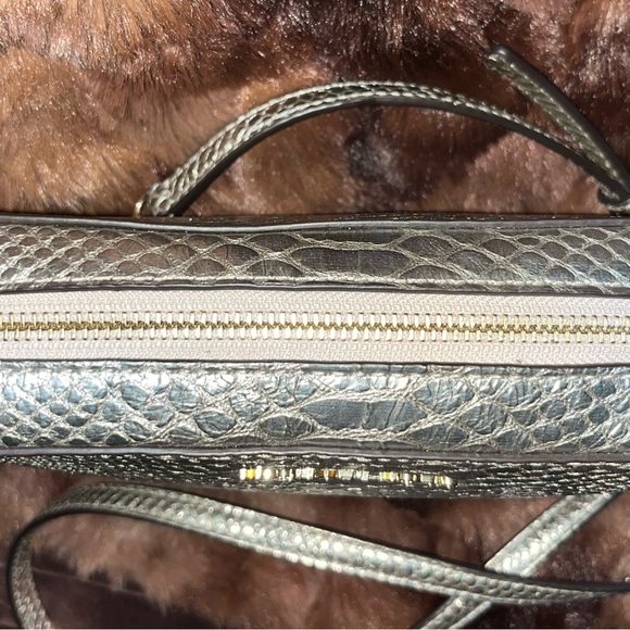 Micheal Micheal Kors Jet Set Metallic  Silver Crossbody Embossed Leather NWT - Picture 3 of 4